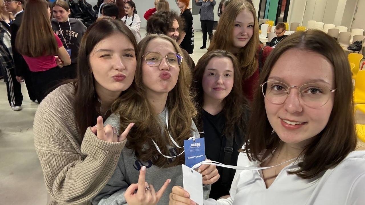 Движение Первых — Всероссийское сообщество детей и молодёжи, которых объединяет стремление к саморазвитию и любовь к родине.